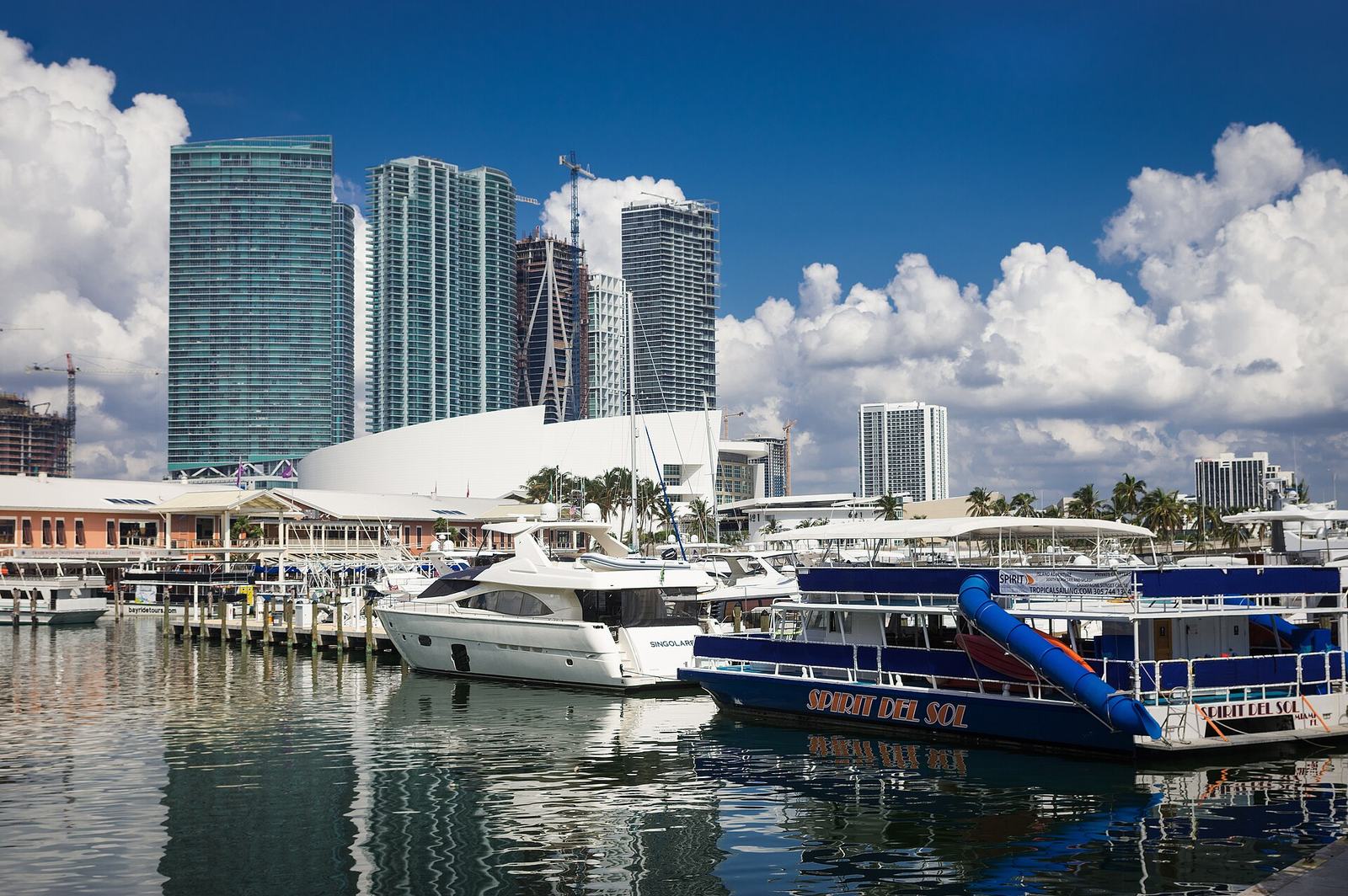 Yachts and tour boats docked at Bayside Marina in downtown Miami